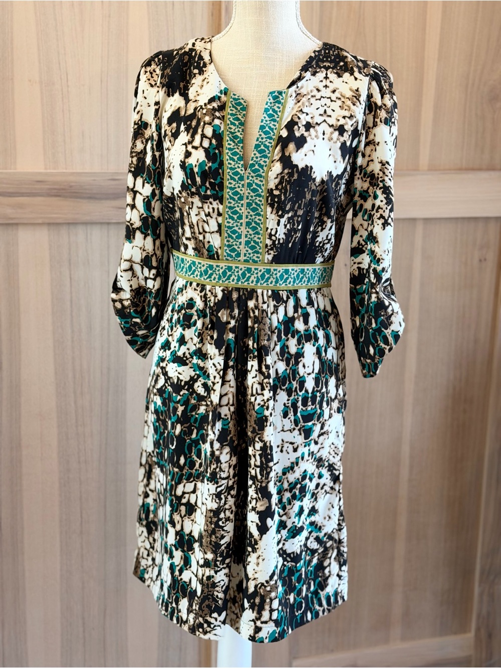 ECI New York Abstract Snakeskin Inspired Print Dreas. Women’s Sz-8. Flattering